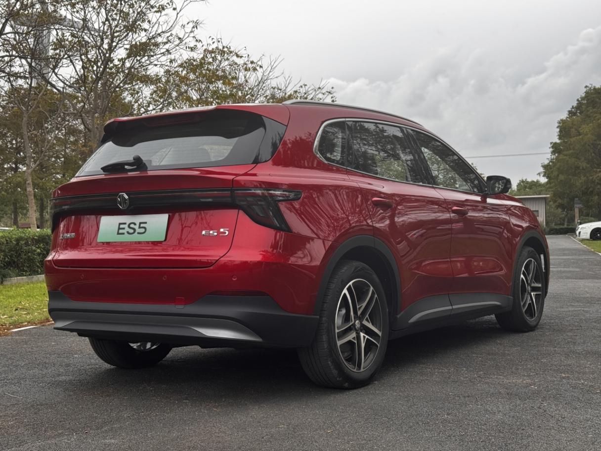 首試MG ES5:乘坐夠舒適、操控很歐式,實測百公里電耗14度