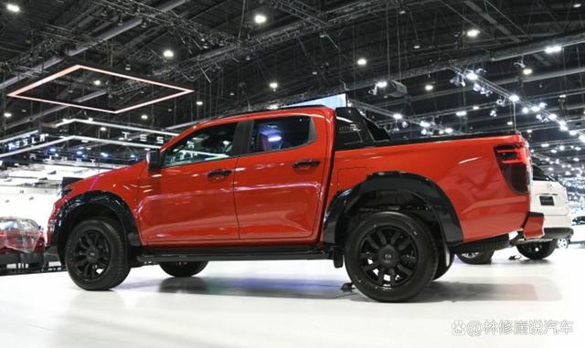 約16萬(wàn)元起售，新款馬自達(dá)BT-50亮相，全新外觀與雙動(dòng)力配置-有駕