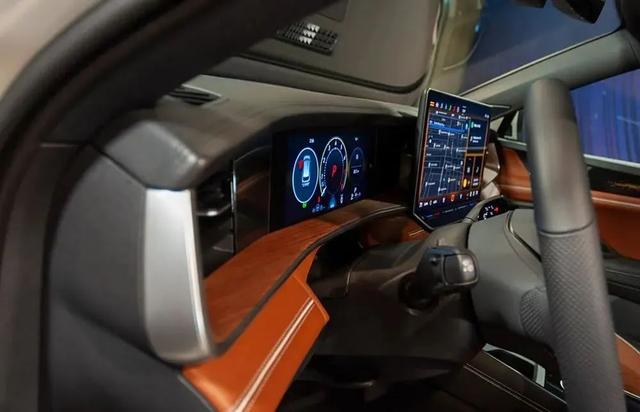 全新美版Tiguan，豪華木飾內飾+氛圍燈，搭2.0T+8AT+四驅！-有駕