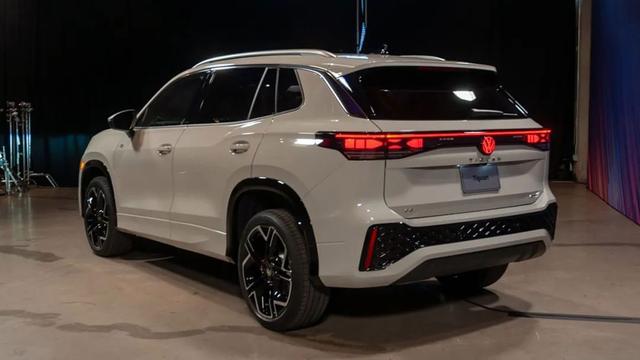 全新美版Tiguan，豪華木飾內飾+氛圍燈，搭2.0T+8AT+四驅！-有駕