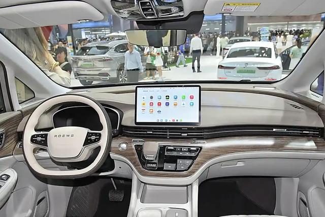 國產插混版&ldquo;埃爾法&rdquo;，車長超5米+航空座椅，售價不到20萬！-有駕