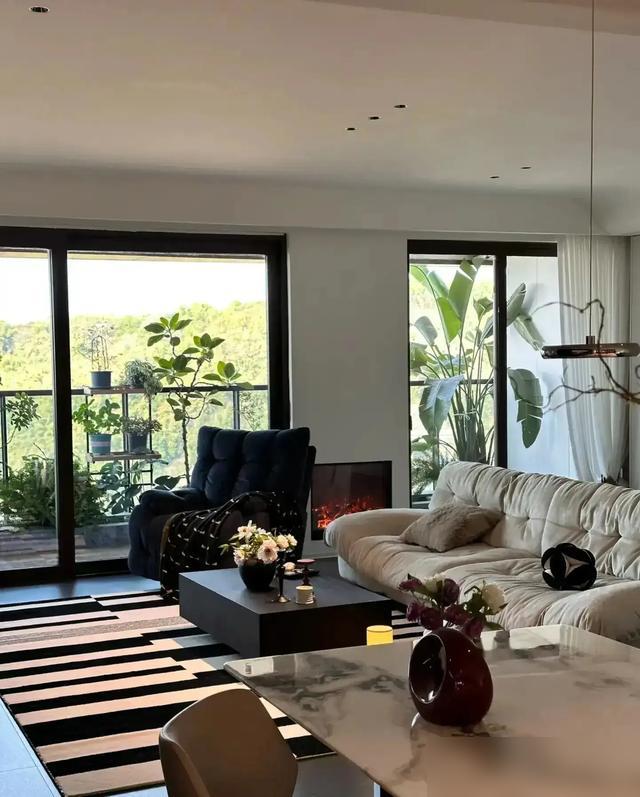 廣東美女曬170㎡新房:一個餐廳憑啥火上熱搜?