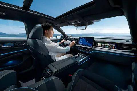 上半年銷售 11.7 萬輛,帕薩特以“三重進階”領跑B級轎車市場