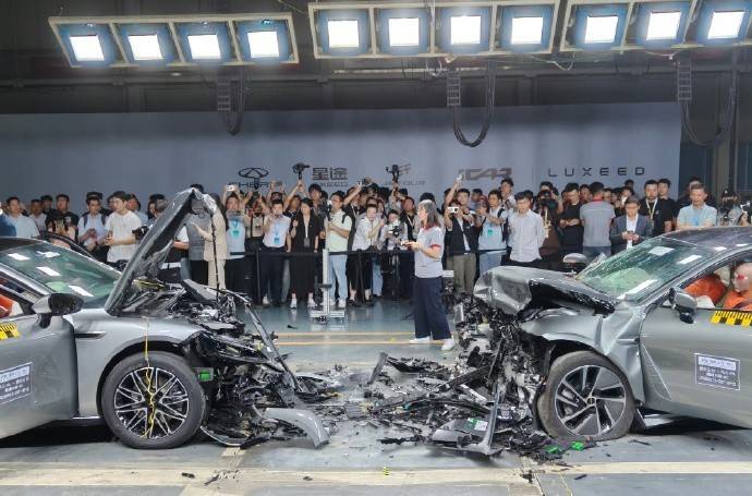 7月15日,吉利汽車與極氪正式簽署合并協議,極氪從紐交所退市成為吉利全資子公司