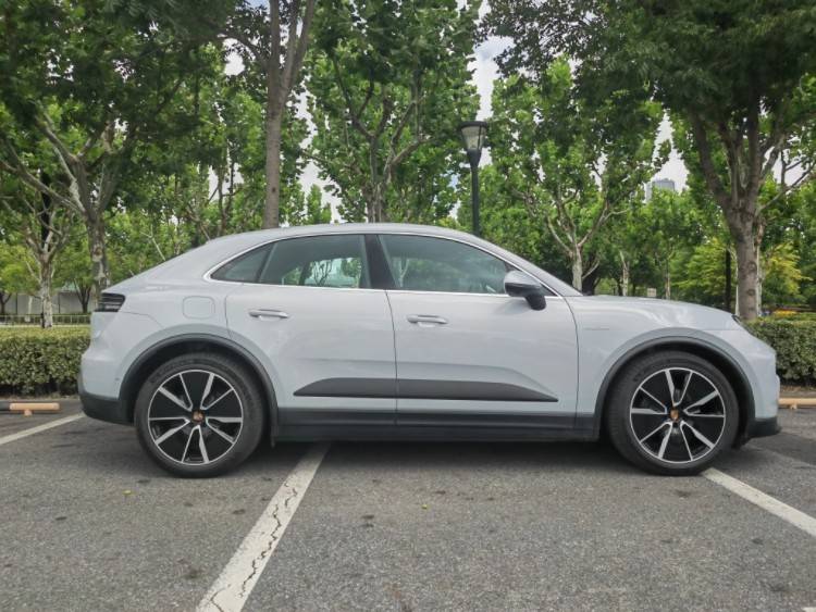 邁入電動(dòng)時(shí)代 體驗(yàn)全新純電Macan4