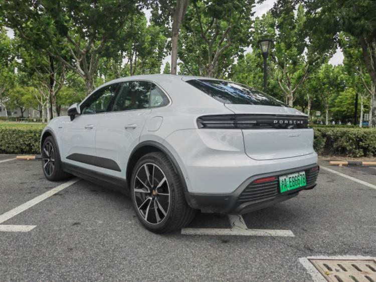 邁入電動(dòng)時(shí)代 體驗(yàn)全新純電Macan4