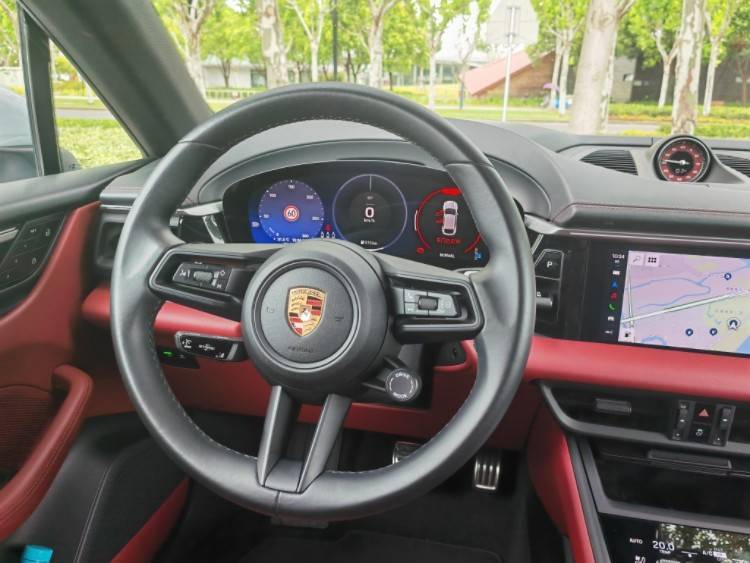 邁入電動(dòng)時(shí)代 體驗(yàn)全新純電Macan4