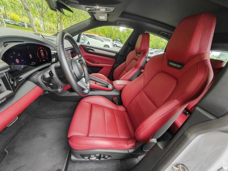 邁入電動(dòng)時(shí)代 體驗(yàn)全新純電Macan4