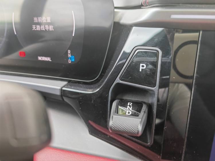 邁入電動(dòng)時(shí)代 體驗(yàn)全新純電Macan4