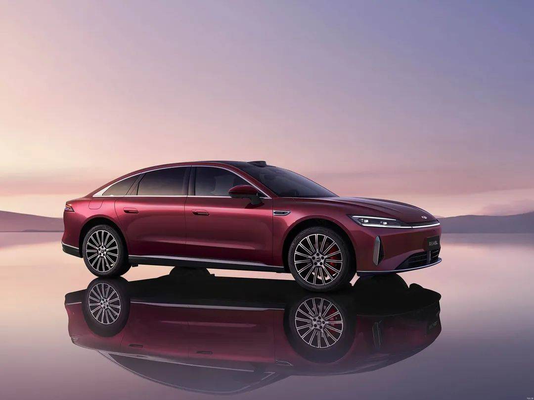 中大型插混轎車市場上演遭遇戰(zhàn) :風(fēng)云A9L與比亞迪漢DM-i狹路相逢強(qiáng)者勝