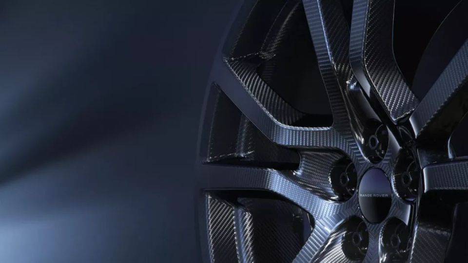 路虎攬勝運(yùn)動(dòng)SV Carbon,搭4.4TV8動(dòng)力