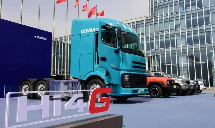 8月12日,在全新坦克500預售發布會上,長城汽車董事長魏建軍被問及如何看待理想i8對撞乘龍卡車一事