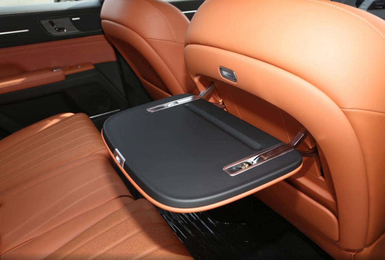 捷途山海L7 PLUS,13萬級中型SUV,7座插混,車內兩個冰箱