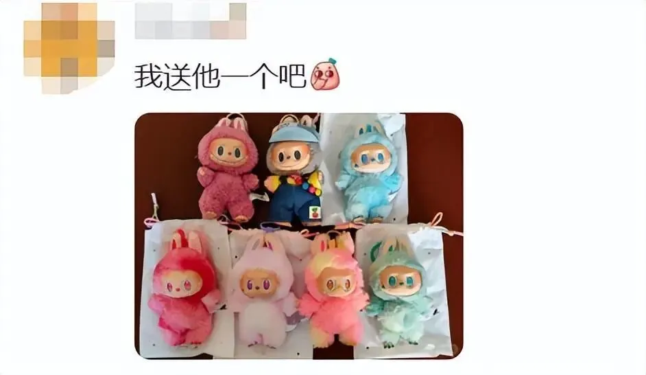 澳門沒買到,上海也沒買到,有人看到貝克漢姆空手離開!晚上他終于曬照:曼聯(lián)款LABUBU,身披7號球衣 CFF20LXzkOxuCDibeRViaJKCB9QPz2ADib7bIkA43UwfB0bdzOiauz8EmUd3icPQTfCyx0E5SLa2IC1rnSvr1x9iaXZQ.jpg