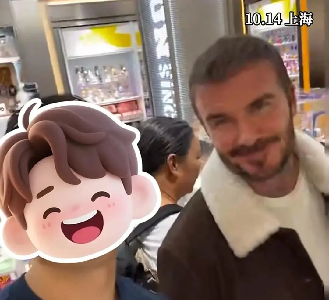 澳門沒買到,上海也沒買到,有人看到貝克漢姆空手離開!晚上他終于曬照:曼聯(lián)款LABUBU,身披7號球衣 CFF20LXzkOxuCDibeRViaJKCB9QPz2ADib7zhricp1Wm6dR4F7TtqLSdpkuL6sLNTCUVCM7mt3WibNEThD1fY1IDibwA.jpg